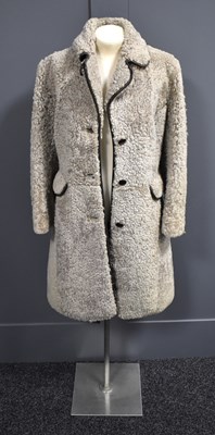 Lot 459 - A vintage lambskin coat of mushroom coloured...