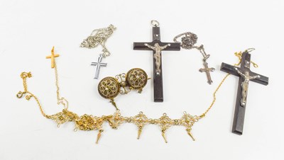 Lot 224 - A 9ct gold cross with 9ct gold fine link chain,...