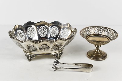 Lot 353 - A silver pedestal trinket dish with...