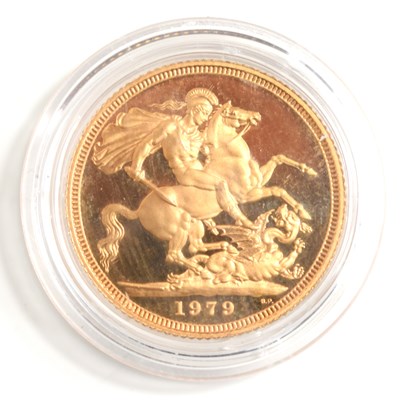 Lot 121 - A Queen Elizabeth II full gold sovereign dated...