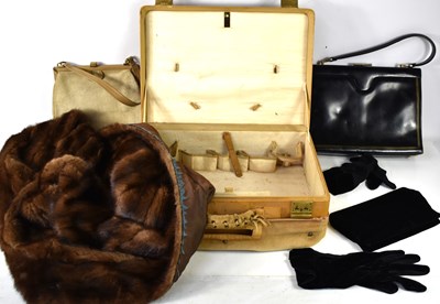 Lot 253 - Three vintage ladies purse and bags to include...