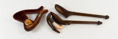 Lot 8 - A 19th century clay pipe, with treen pipe case,...
