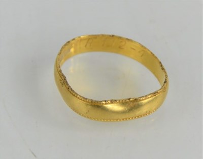 Lot 118 - An 18ct gold ring, 2.2g, a/f