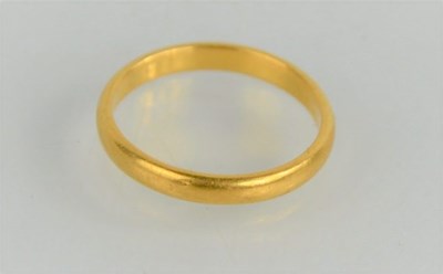 Lot 144 - A 22ct gold wedding band, 2.5g, size L 1/2.