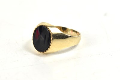 Lot 75 - A 9ct gold and jet signet ring, size S, 3.8g.