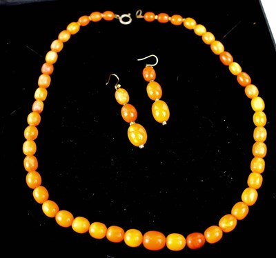 Lot 41 - A string of vintage graduated amber beads and...