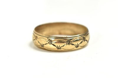 Lot 73 - A 9ct gold ring decorated with foliage, 5.1g.