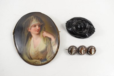 Lot 92 - A 19th century miniature portrait brooch /...