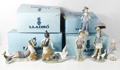 Lot 196 - A group of Lladro porcelain figures to include...