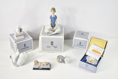 Lot 188 - A group of Lladro porcelain figures to include...