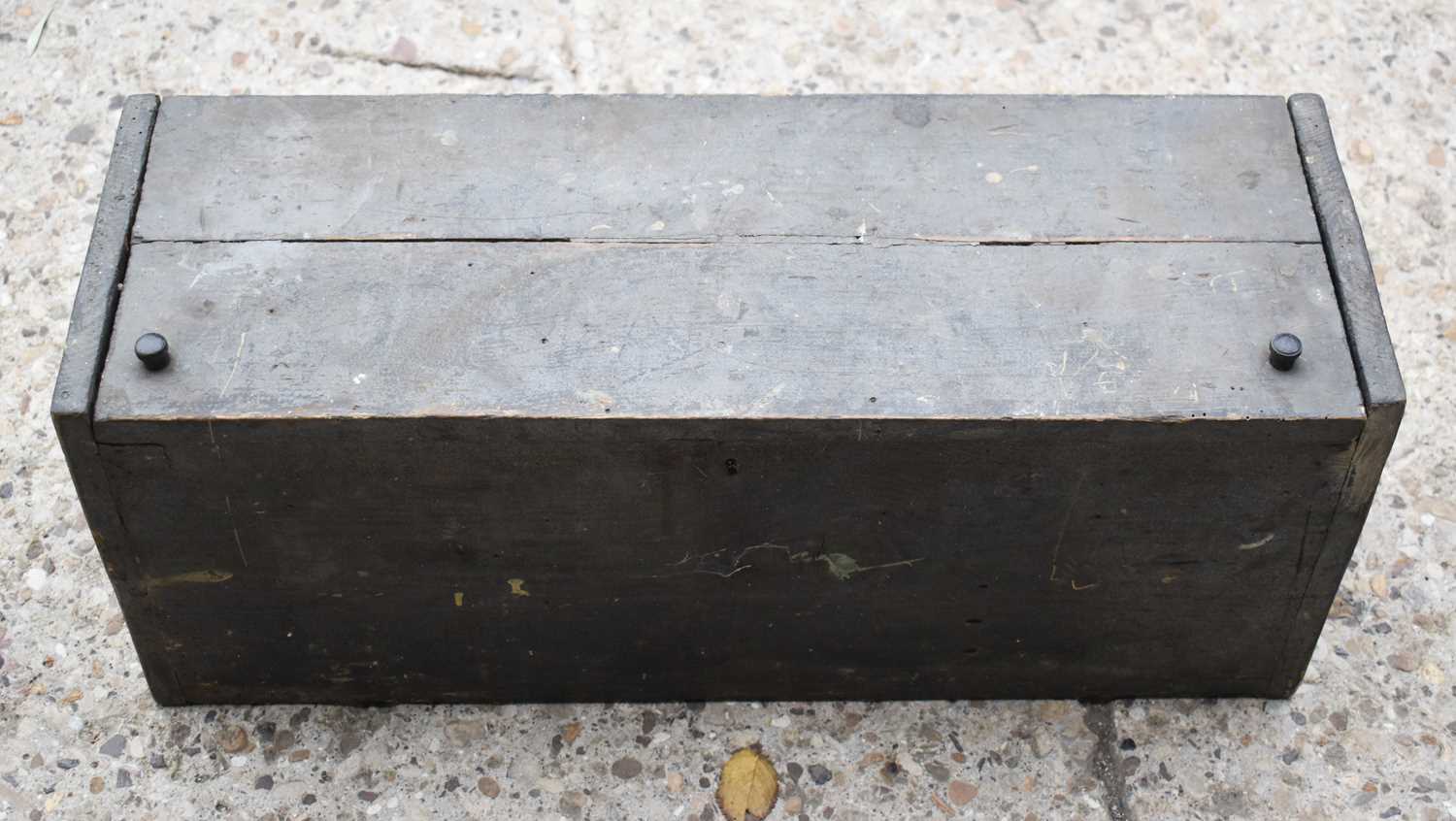 Lot 322 - A carpenters tool box.