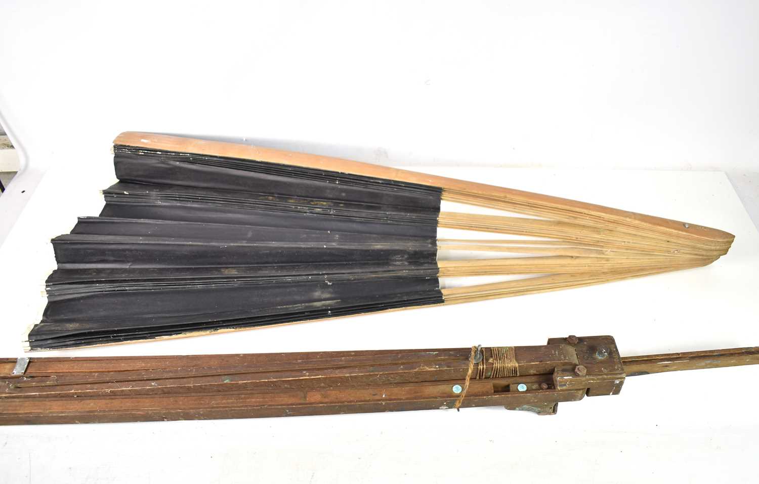 Lot 41 - A vintage folding easel and an oversized fan,...