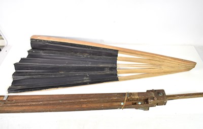Lot 41 - A vintage folding easel and an oversized fan,...