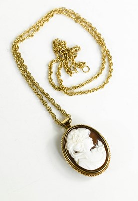 Lot 171 - A cameo pendant brooch, set in a 9ct gold oval...