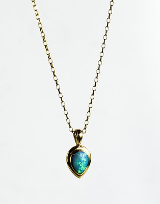 Lot 13 - A 9ct gold and opal pendant necklace, 5.4g.