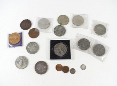 Lot 260 - A group of coins to include a Queen Victoria...