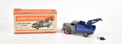 Lot 361 - A Dinky Toys 25x Commer breakdown lorry in the...