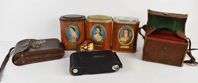 Lot 241 - A group of collectables to include a Kodak no...