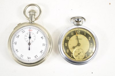 Lot 227 - A vintage Military stopwatch with broad arrow...