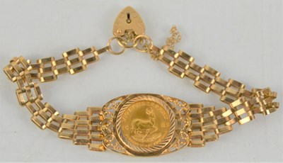 Lot 52 - A 9ct gold bracelet set with a 1980 1/10th...
