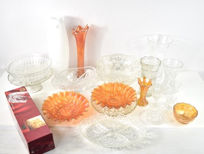 Lot 110 - A collection of glassware to include a crystal...