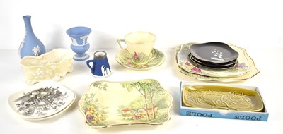 Lot 116 - A group of ceramics to include a Poole pottery...