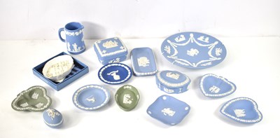 Lot 122 - A collection of Wedgwood Jasperware to include...