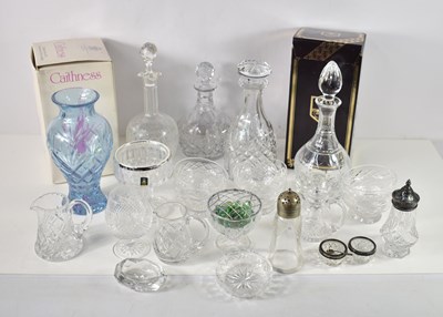 Lot 123 - A selection of cut crystal and glassware to...