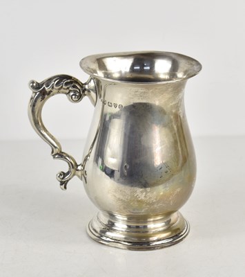 Lot 395 - A silver tankard with C scroll handle,...