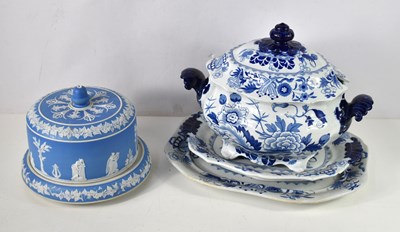 Lot 27 - A large Ironstone blue and white tureen and...