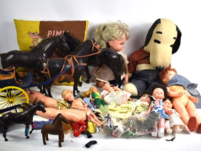 Lot 392 - A group of vintage toys to include a Rosebud...