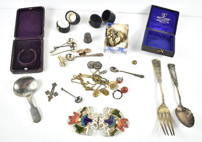 Lot 319 - A group of silver and jewellery to include...