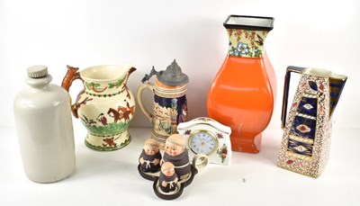 Lot 104 - A group of ceramics to include a Hummel Goebel...