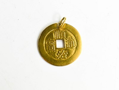 Lot 162 - A Japanese gold coin pendant, testing as at...