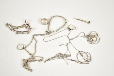 Lot 295 - A group of silver jewellery comprising a...