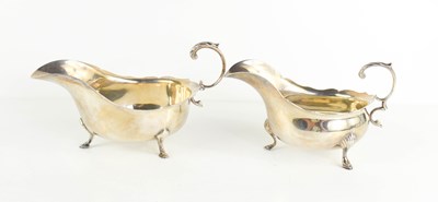 Lot 424 - Two similar Edwardian silver sauce boats, with...