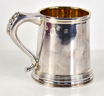 Lot 425 - An Irish silver half pint tankard, of heavy...