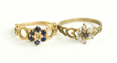 Lot 84 - A 9ct gold 1970s flowerhead ring set with...