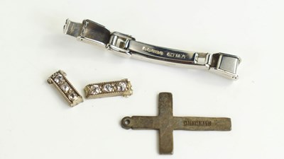 Lot 302 - A 9ct gold bracelet clasp, 2.3g, a silver...