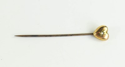 Lot 267 - A 9ct gold hat pin, in the form of a heart,...