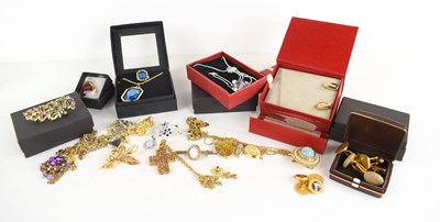 Lot 299 - A group of vintage and later costume jewellery...