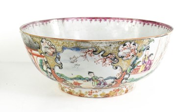 Lot 66 - A late 18th century Chinese Export porcelain...