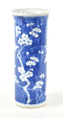 Lot 100 - An early 20th century Chinese blue and white...