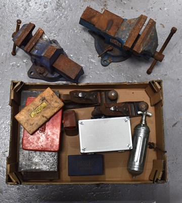 Lot 239 - A group of tools to include a Record 3VS vice,...