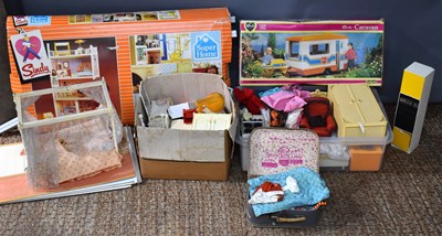 Lot 401 - A group of Sindy doll accessories to include a...