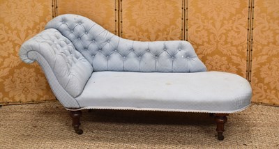 Lot 447 - A Victorian framed chaise lounge with button...