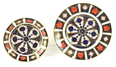 Lot 11 - A Royal Crown Derby plate in the Imari pattern,...