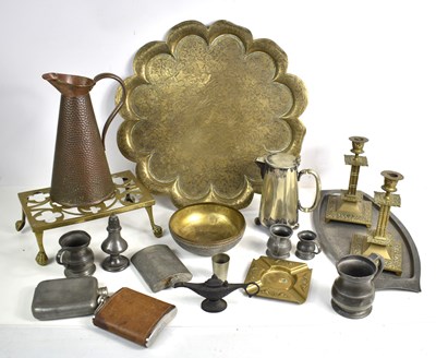 Lot 252 - A group of metalware to include a Joseph...