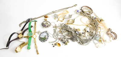 Lot 320 - A selection of silver and other jewellery, to...