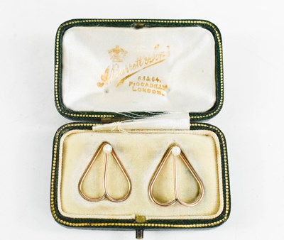 Lot 26 - A pair of gold and pearl collar clips,...